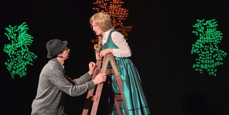 Člani Kulturno umetniškega društva Pod lipo Adergas so odigrali odlomek  iz povesti Cvetje v jeseni